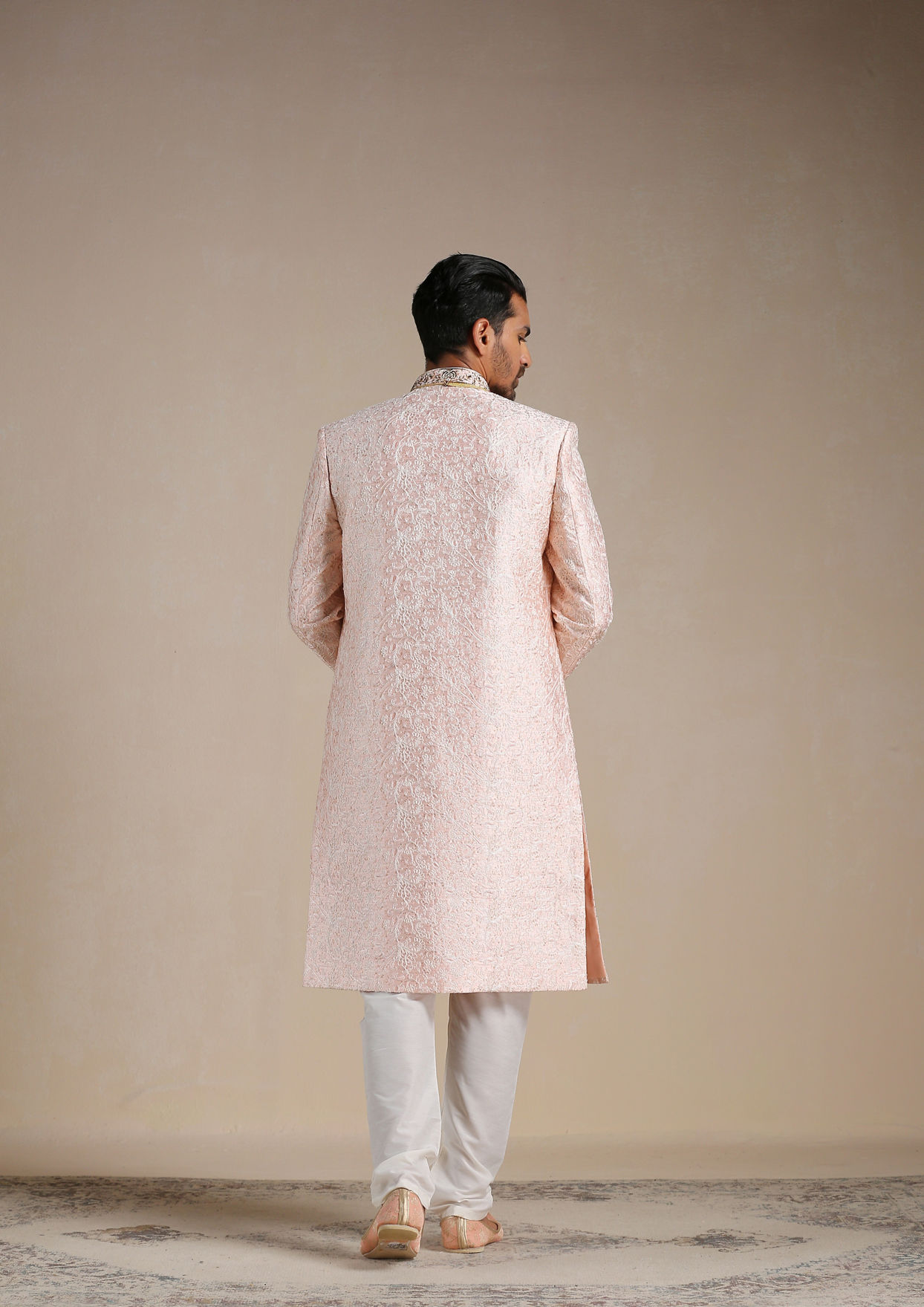 alt message - Manyavar Men Cherry Blossom Pink Floral Patterned Sherwani Set image number 4